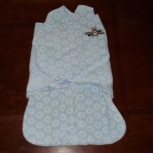 Halo swaddle velcro and zip